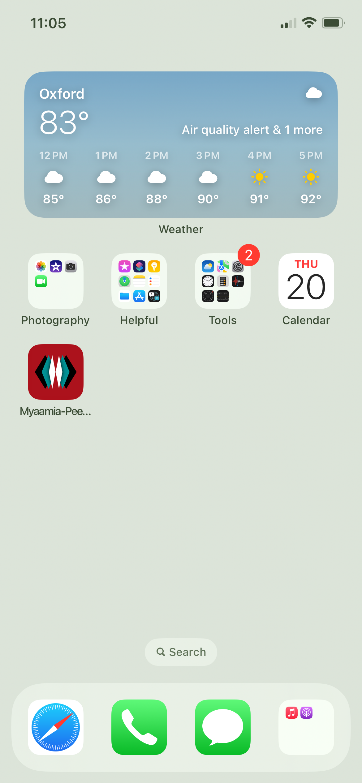 Screenshot of the homepage of an iPhone with the dictionary installed
