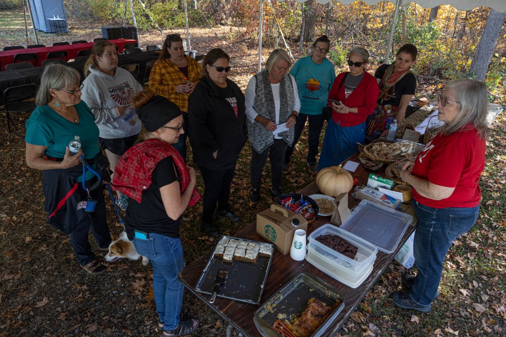 A group of Myaamia people gather to learn about Myaamia foods